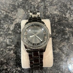 Used Steve Madden watch. Shows signs on wear. Needs a new battery